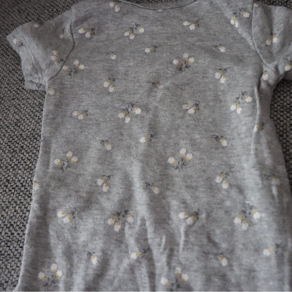 0-3M Baby Girl Gray Onesie - Picture 3 of 4